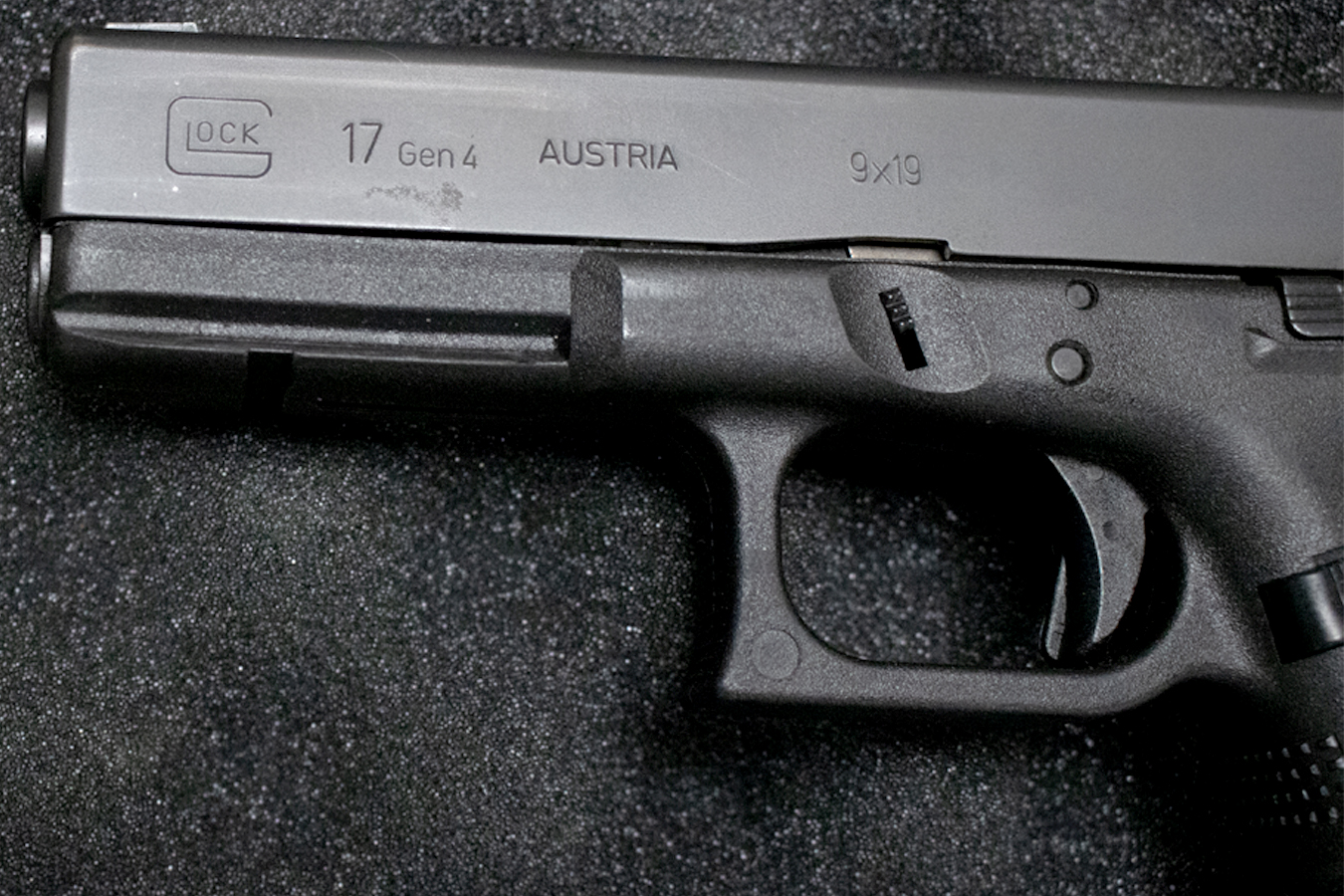 GLOCK 17 Gen4 9mm Police Trade-in Pistol (No Magazine Included)